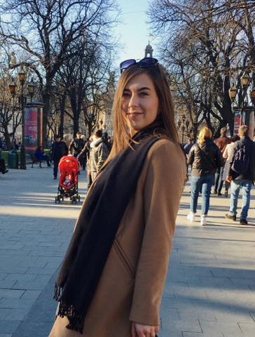 Уляна Костів із бабусею сплели понад півтори тисячі пар теплих шкарпеток